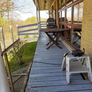 Midtgaard Byg i gang med at opføre et nyt udeareal – professionelt tømrerarbejde i Randers